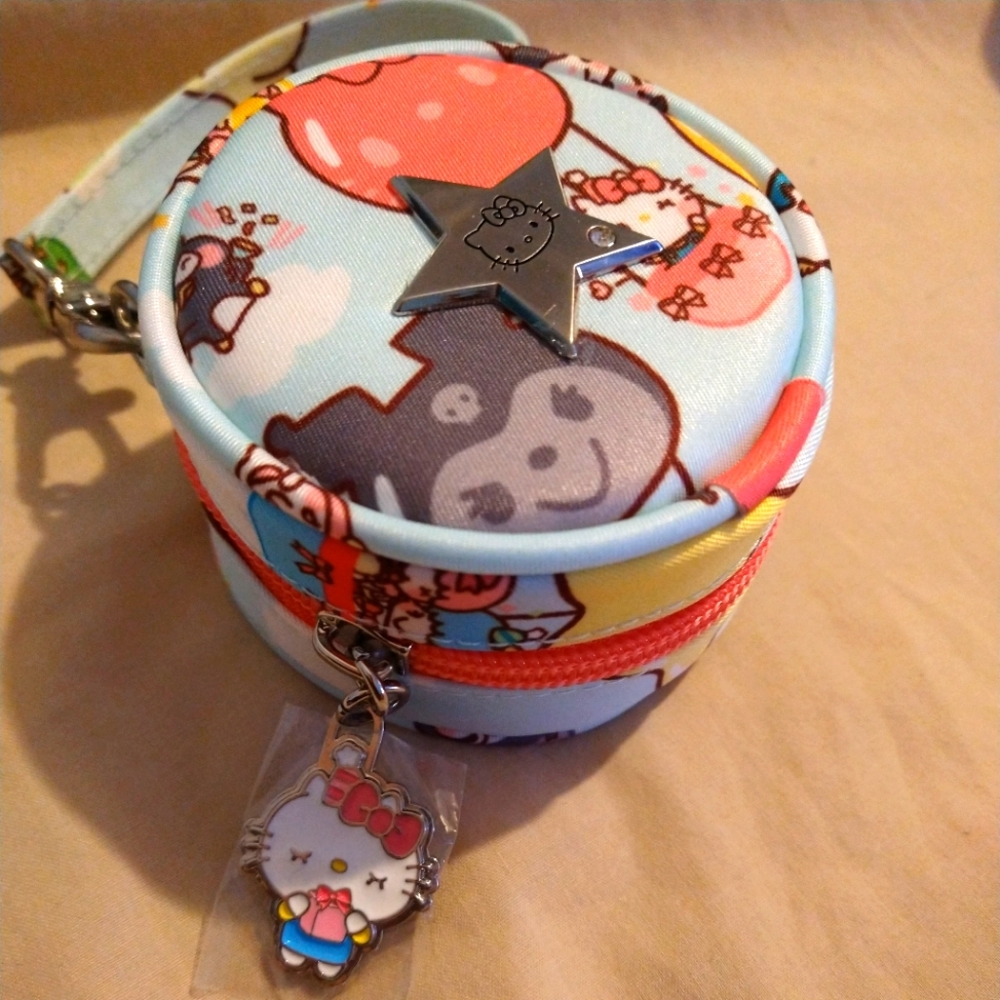 Hello kitty x Tokodoki paci pod
